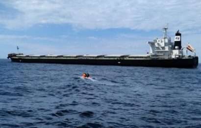 Un buque cargado con 72.000 tn de soja chocó contra un espigón del puerto de Quequén