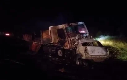 Tres muertos al chocar un auto y un camión en la ruta 51