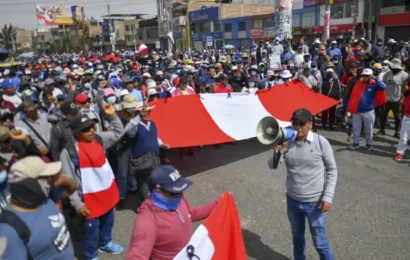 Perú en llamas: decenas de muertos, heridos y una ola de saqueos en una nueva jornada de protestas