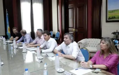 En medio de la interna, Kicillof se reunió con Máximo Kirchner e intendentes
