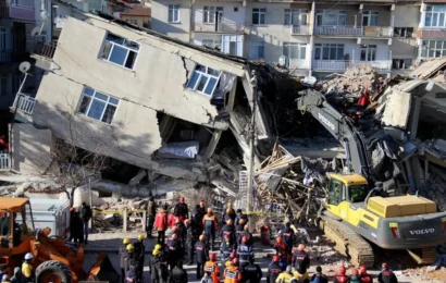 Catástrofe en Turquía: terremoto deja más de 1.300 muertos