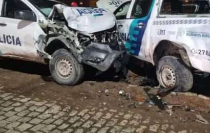 Policías destruyeron en Bahía Blanca dos patrulleros nuevos en un choque