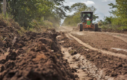 Avanzan las obras para mejorar caminos rurales en Luján