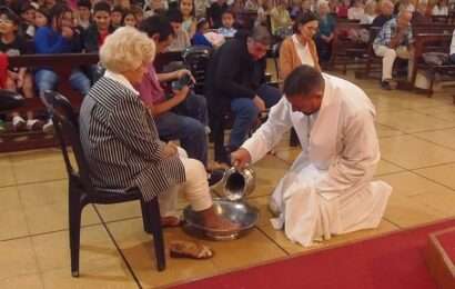 Semana Santa: El padre Gustavo ofició el jueves el lavatorio de pies