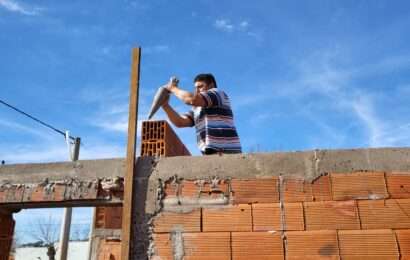 Avanza la obra de las 25 casas del Instituto en barrio Progreso