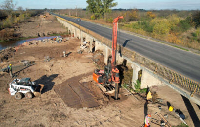 Brandsen: Continúa la reconstrucción de un puente sobre el Río Samborombón