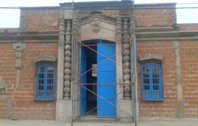 Un vecino baraderense construye en su fachada una réplica de la Casa Histórica de Tucumán