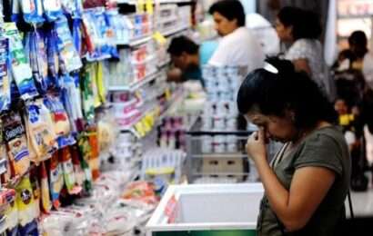 Inflación: en mayo se desplomaron 2.8% las ventas minoristas