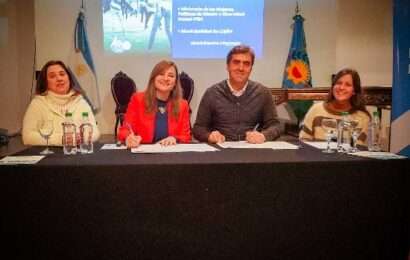 Firma del convenio de adhesión al programa “Municipios por la Igualdad”