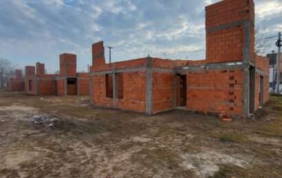 25 casas del Instituto en barrio Progreso: Continúan los trabajos