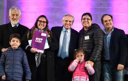 Alberto entregó viviendas en la ciudad de San Luis