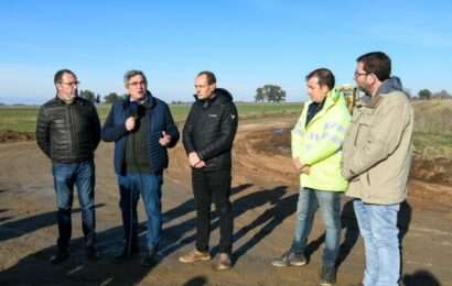 La Provincia inauguró obras del Plan de Mejora de Caminos Rurales en el partido de Carlos Casares