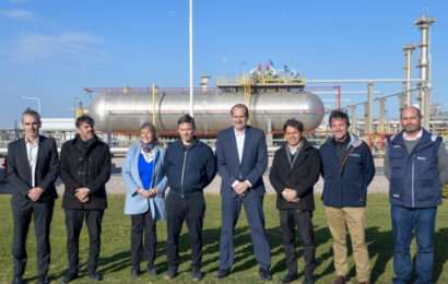 Kicillof se reunió con empresarios del sector petroquímico en el Puerto de Bahía Blanca
