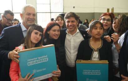 Kicillof y Alak entregaron computadoras a estudiantes de La Plata