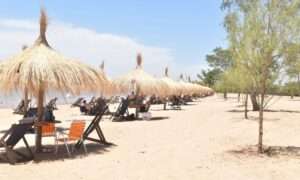 San Nicolás se queda sin playas para este verano