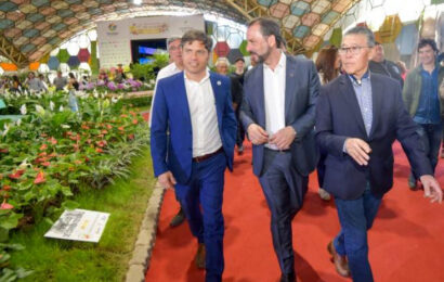 Kicillof visitó la 60° Fiesta Nacional de la Flor