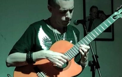 Joaquín Medrán, con “28 años abrazado a mi guitarra”