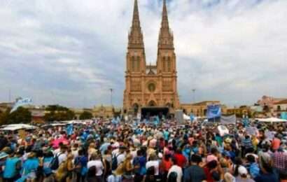 Cientos de miles de fieles se movilizaron para la 49º Peregrinación Juvenil a Luján