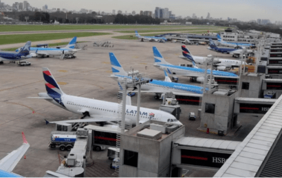 Los pilotos de aviones paran en el inicio de los feriados por Semana Santa