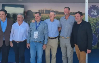 Bouvier y Martínez firmaron un Plan de Conectividad Rural con Telecom en Expoagro