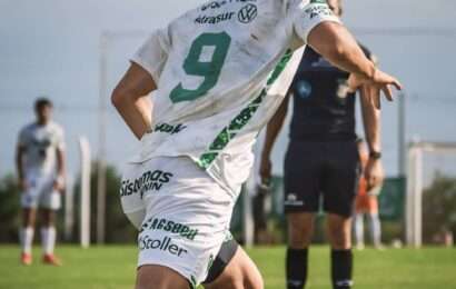 Primer gol de Franco Calderón en la Reserva de Sarmiento