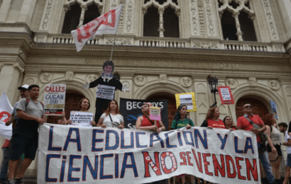 Trabajadores del CONICET marchan contra Milei