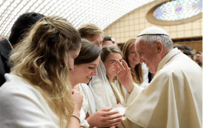 El Papa dice que la mujeres «siguen sufriendo violencia, desigualdad y maltratos»