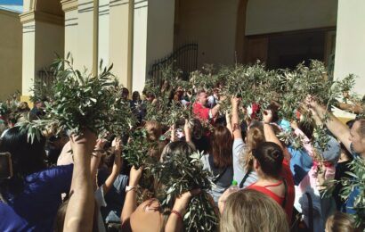 Centenares de fieles celebraron el domingo de ramos