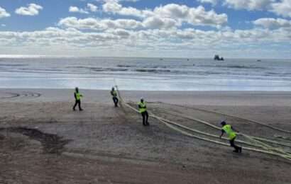 Llegó Firmina a Las Toninas, el primer cable submarino que conecta Estados Unidos con Argentina