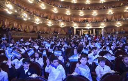 Más de 900 alumnos porteños hicieron su Promesa a la Bandera en el Colón