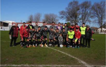 Goleó Colonial y sigue en la punta