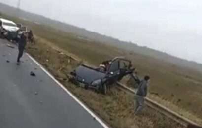 Tremendo accidente en Corrientes: Dos autos chocaron de frente y murieron 5 personas