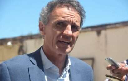 «Están apretando a Axel Kicillof»: un ministro metió picante a la disputa por la planta de GNL