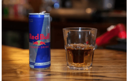 Los riesgos de combinar alcohol con bebidas energizantes