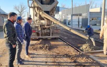 El Intendente visitó la obra del cordón cuneta en Fuerte Federación