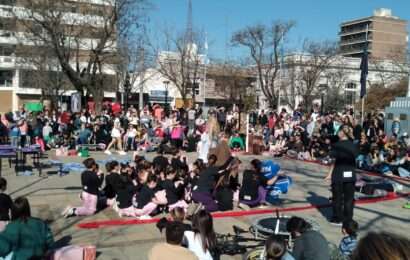 La Academia Proyect Dance se presentó con “La puerta“