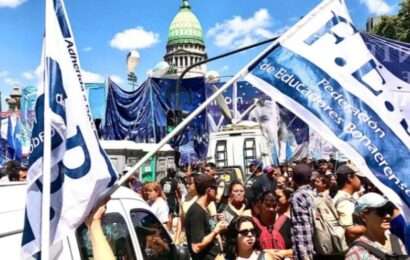 Docentes bonaerenses marcharán contra el proyecto que declara a la educación como servicio esencial