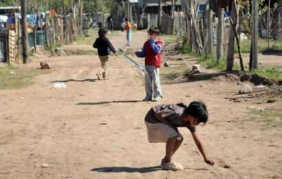 Según la UCA, el 63% de los chicos y adolescentes argentinos son pobres y el 16,2% son indigentes