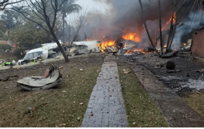 Se estrelló un avión con 61 personas a bordo