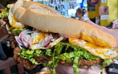 Un bodegón de Escobar busca romper un Récord Guinness con el sándwich de milanesa más largo del mundo