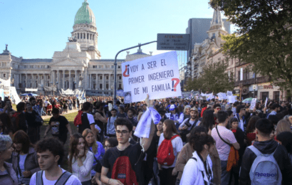 Docentes, no docentes, autoridades y estudiantes se movilizan en «defensa» de la universidad pública