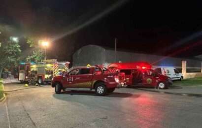 Los Bomberos realizaron una práctica en Av. 25 de Mayo y Bv. Moreno,