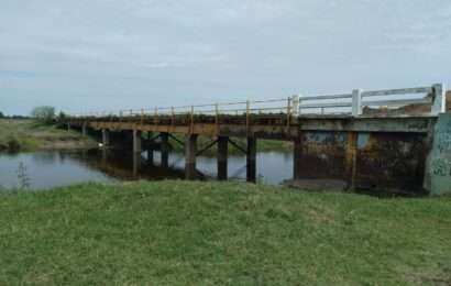 Realizan tareas de mantenimiento en el Puente Matadero