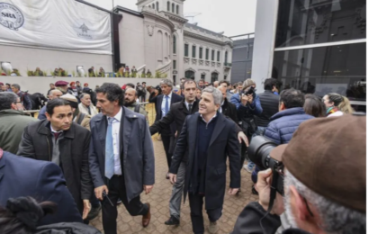 Luis Caputo le hace un guiño al campo