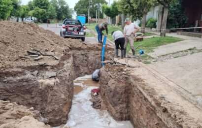 Reparan cañería maestra en calle Hilario  Lagos