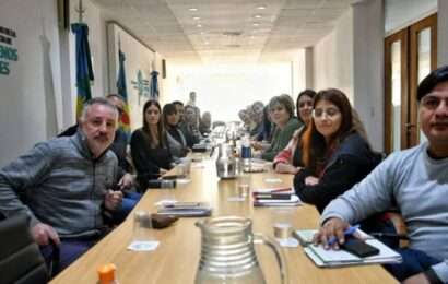 Paritarias: los gremios estatales aceptaron la oferta de la provincia