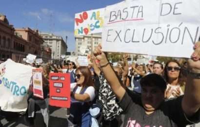 Organizaciones de salud, educación y discapacidad protestaron contra el vaciamiento de políticas públicas