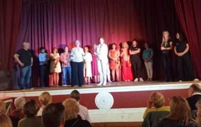 Monólogos de equinoccio se presentó a beneficio del Centro de Día