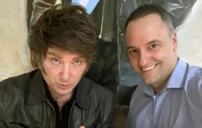 Javier Milei no estará en Argentina para las elecciones porteñas: hoy cerrará la campaña libertaria con Adorni