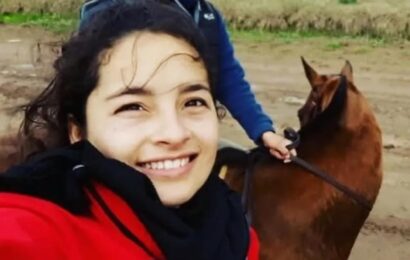 Se están desplegando policías y rescatistas para hallar a los jóvenes puesteros que cayeron a un arroyo
